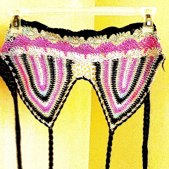 **SOLD**Handmade Crochet Bralette/Bikini Top (A-C) - Picture 6 of 6